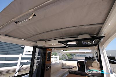 Sealine C330 Motorboot 2016, mit Volvo Penta motor, Niederlande