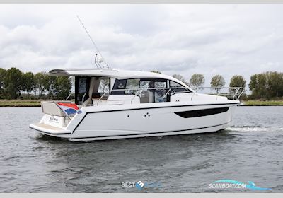 Sealine C330 Motorboot 2016, mit Volvo Penta is een Zweeds merk dat wereldwijd bekendstaat om betrouwbare en krachtige scheepsmotoren en aandrijfsystemen. Ze leveren zowel diesel- al motor, Niederlande