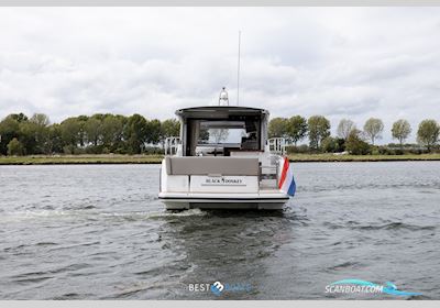 Sealine C330 Motorboot 2016, mit Volvo Penta is een Zweeds merk dat wereldwijd bekendstaat om betrouwbare en krachtige scheepsmotoren en aandrijfsystemen. Ze leveren zowel diesel- al motor, Niederlande