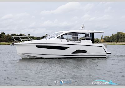 Sealine C330 Motorboot 2016, mit Volvo Penta is een Zweeds merk dat wereldwijd bekendstaat om betrouwbare en krachtige scheepsmotoren en aandrijfsystemen. Ze leveren zowel diesel- al motor, Niederlande