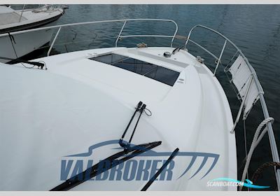 Sealine C335V Motorboot 2021, mit Suzuki BF motor, Italien