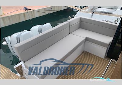 Sealine C335V Motorboot 2021, mit Suzuki BF motor, Italien