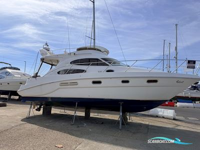 Sealine F37 Motorboot 2010, mit Volvo Penta motor, England