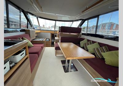 Sealine International F42 Motorboot 2011, mit Volvo Penta motor, England