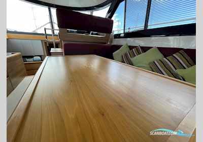 Sealine International F42 Motorboot 2011, mit Volvo Penta motor, England