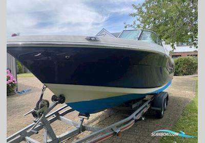 Unique Robalo R207 Dual Console Motorboot 2018, mit Yamaha F200XB motor, England
