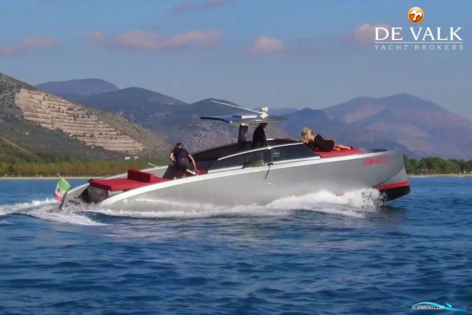 VANQUISH VQ32 Motorboot 2017, mit Volvo motor, Italien