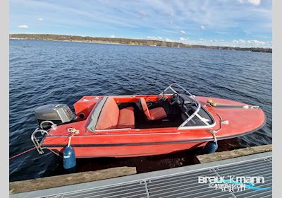VEB Yachtwerft Berlin Merlin Motorboot 1980, mit Suzuki motor, Deutschland