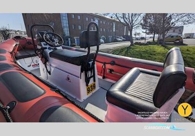 Valiant DR-520 Sports Rib Motorboot 2002, mit Suzuki motor, England