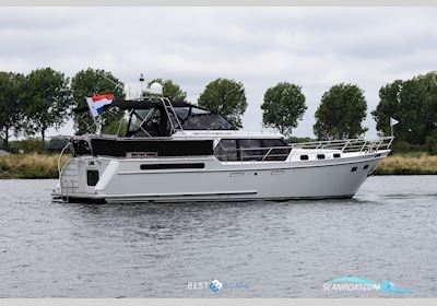 Valkkruiser Content 1300 Motorboot 2000, mit Vetus Deutz is een samenwerking tussen Vetus en Deutz, bekend om duurzame en betrouwbare marinemotoren. Ze combineren Duitse degelijkheid met maritie motor, Niederlande
