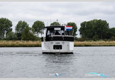 Valkkruiser Content 1300 Motorboot 2000, mit Vetus Deutz is een samenwerking tussen Vetus en Deutz, bekend om duurzame en betrouwbare marinemotoren. Ze combineren Duitse degelijkheid met maritie motor, Niederlande