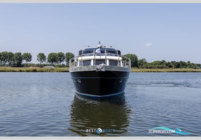 Van Der Heijden 1500 Motorboot 1999, mit Volvo Penta is een bekend merk van betrouwbare en krachtige scheepsmotoren, populair in de watersport en beroepsvaart vanwege hun duurzaamheid en goe motor, Niederlande
