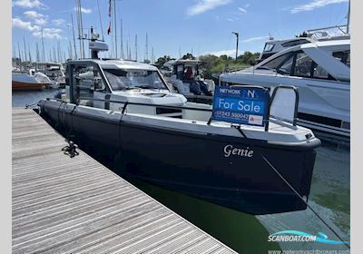 XO Boats Dfndr 9 Motorboot 2023, mit Mercury F225 motor, England