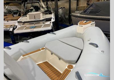 Zodiac Medline 5.8 eindejaars aanbieding! Motorboot 2024, mit Suzuki motor, Niederlande