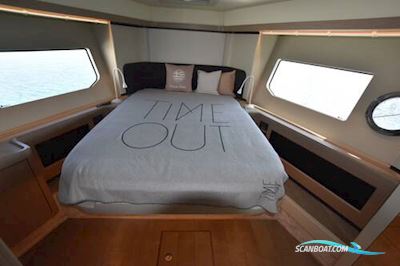 Absolute 50 Fly Motorboten 2023, met Volvo Penta Ips 650 motor, Griekenland