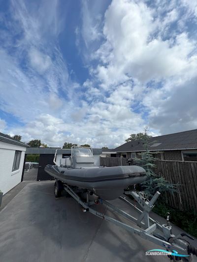 Adventure V-650 Inkl. Trailer Motorboten 2013, met Mercury
 motor, Denemarken