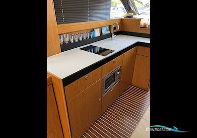 Bavaria 420 Fly - 2016 - Ips 600 Motorboten 2016, met Volvo Penta D6-435 Joystick motor, Kroatië