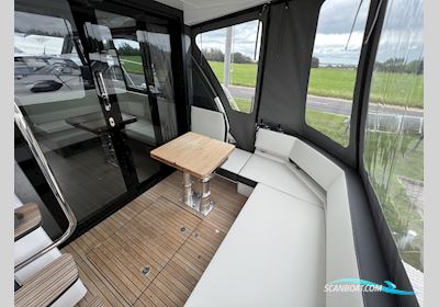 Bavaria R40 Fly Motorboten 2023, met Volvo Penta motor, United Kingdom