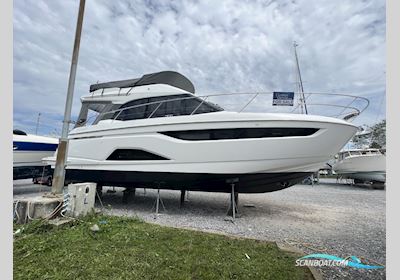 Bavaria R40 Fly Motorboten 2023, met Volvo Penta motor, United Kingdom