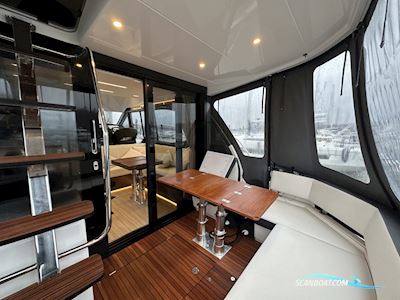 Bavaria R40 Fly Motorboten 2023, met Volvo Penta motor, United Kingdom