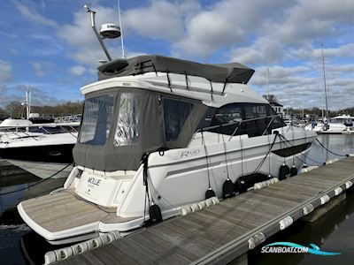 Bavaria R40 Fly Motorboten 2023, met Volvo Penta motor, United Kingdom