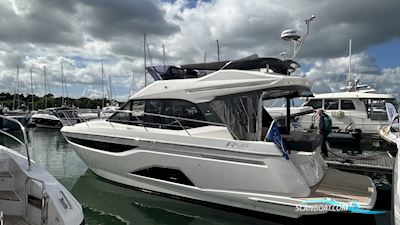 Bavaria R40 Fly Motorboten 2023, met Volvo Penta motor, United Kingdom