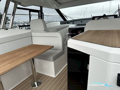 Bavaria SR33 HT Motorboten 2024, met Volvo Penta motor, United Kingdom