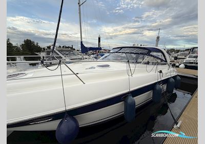 Bavaria Sport 35 Motorboten 2007, met Volvo Penta is een Zweeds merk dat wereldwijd bekendstaat om betrouwbare en krachtige scheepsmotoren en aandrijfsystemen. Ze leveren zowel diesel- al motor, The Netherlands