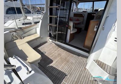 Beneteau Antares 30 Motorboten 2011, met Volvo Penta D6-370 motor, United Kingdom