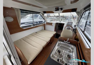 Beneteau Antares 8 Motorboten 2010, met Nanni T4 200Hp motor, United Kingdom