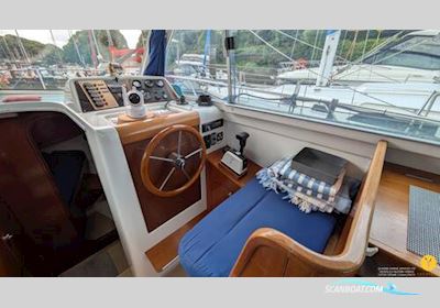 Beneteau Antares Serie 9 Motorboten 0, met Volvo Penta Kamd43P motor, United Kingdom