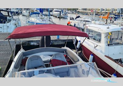 Beneteau Rubis 750 Flyer Sun Deck Motorboten 2013, met Suzuki  DF300 motor, United Kingdom