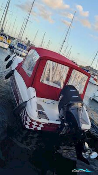 Beneteau Rubis 750 Flyer Sun Deck Motorboten 2013, met Suzuki  DF300 motor, United Kingdom