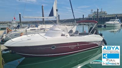 Beneteau Rubis 750 Flyer Sun deck Motorboten 2013, met Suzuki  DF300 motor, United Kingdom