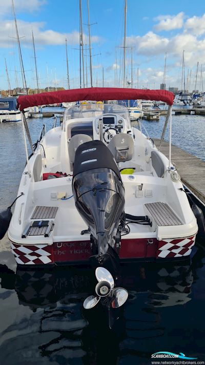 Beneteau Rubis 750 Flyer Sun deck Motorboten 2013, met Suzuki  DF300 motor, United Kingdom