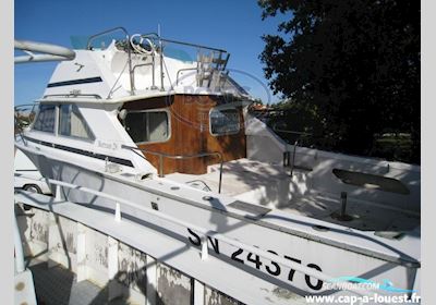 Bertram  28 FLY Motorboten 1973, met GM Peninsular V8 motor, France