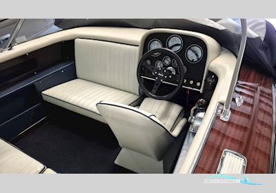 Boesch 590 Motorboten 1986, met Crusader motor, The Netherlands