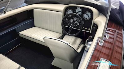 Boesch 590 Motorboten 1986, met Crusader motor, The Netherlands