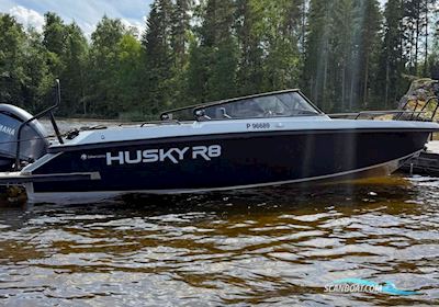 Finnmaster Husky R8 Motorboten 2021, met Yamaha F300 motor, Finland