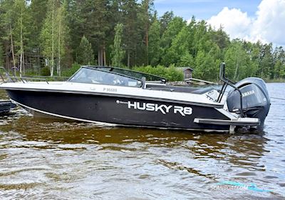 Finnmaster Husky R8 Motorboten 2021, met Yamaha F300 motor, Finland