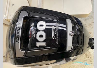 Flot Quicksilver 555 Med Mercury 100 HK CT, Kun 93,6 Timer, Smartcraft, Simrad GO7, Fusion Lydanlæg, Køleskab og Flexiteak. Velholdt og Vinteropbevar Motorboten 2019, met Mercury motor, Denemarken