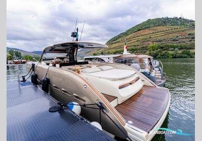Invictus TT460 Motorboten 2022, met Volvo Penta motor, Portugal
