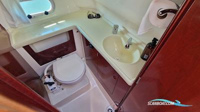 JEANNEAU MOTORBÅT LEADER 805 Motorboten 2004, met Volvo Penta motor, Sweden