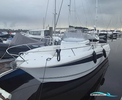 Jeanneau Cap Camarat 8.5 CC Motorboten 2015, met Yamaha F300 Betu V6 4.2L motor, United Kingdom