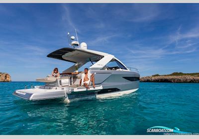 Jeanneau DB 37 Motorboten 2025, met Volvo Penta D4-320 motor, United Kingdom
