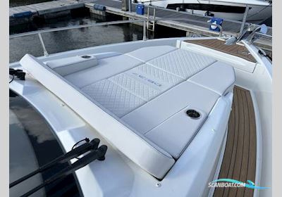 Jeanneau DB37 Motorboten 2024, met Volvo Penta D4-320 motor, United Kingdom