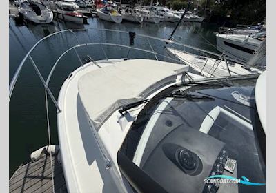 Jeanneau NC 9 Motorboten 2015, met Volvo Penta D4 260A-F motor, United Kingdom