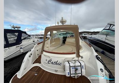 Jeanneau Prestige 34 S Hardtop Motorboten 2006, met Volvo Penta DP motor, United Kingdom