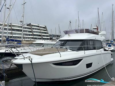 Jeanneau Velasco 37 Motorboten 2016, met Volvo Penta D4 motor, United Kingdom