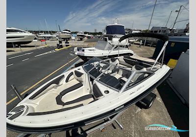 Larson Lsr 2000 Motorboten 2013, met Mercruiser motor, United Kingdom